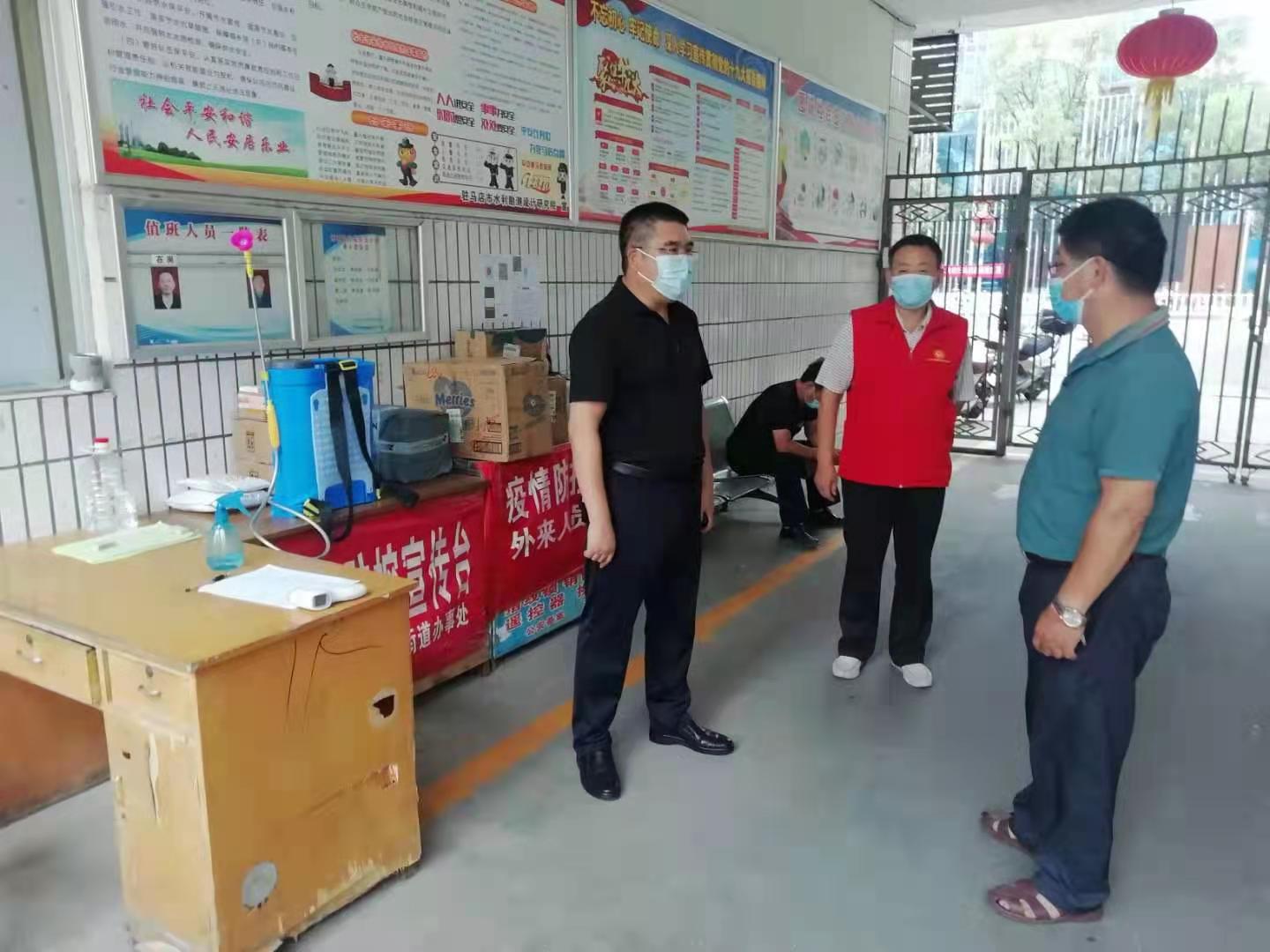 設(shè)計院秦院長到家屬院3.jpg 設(shè)計院秦院長到家屬院3.jpg