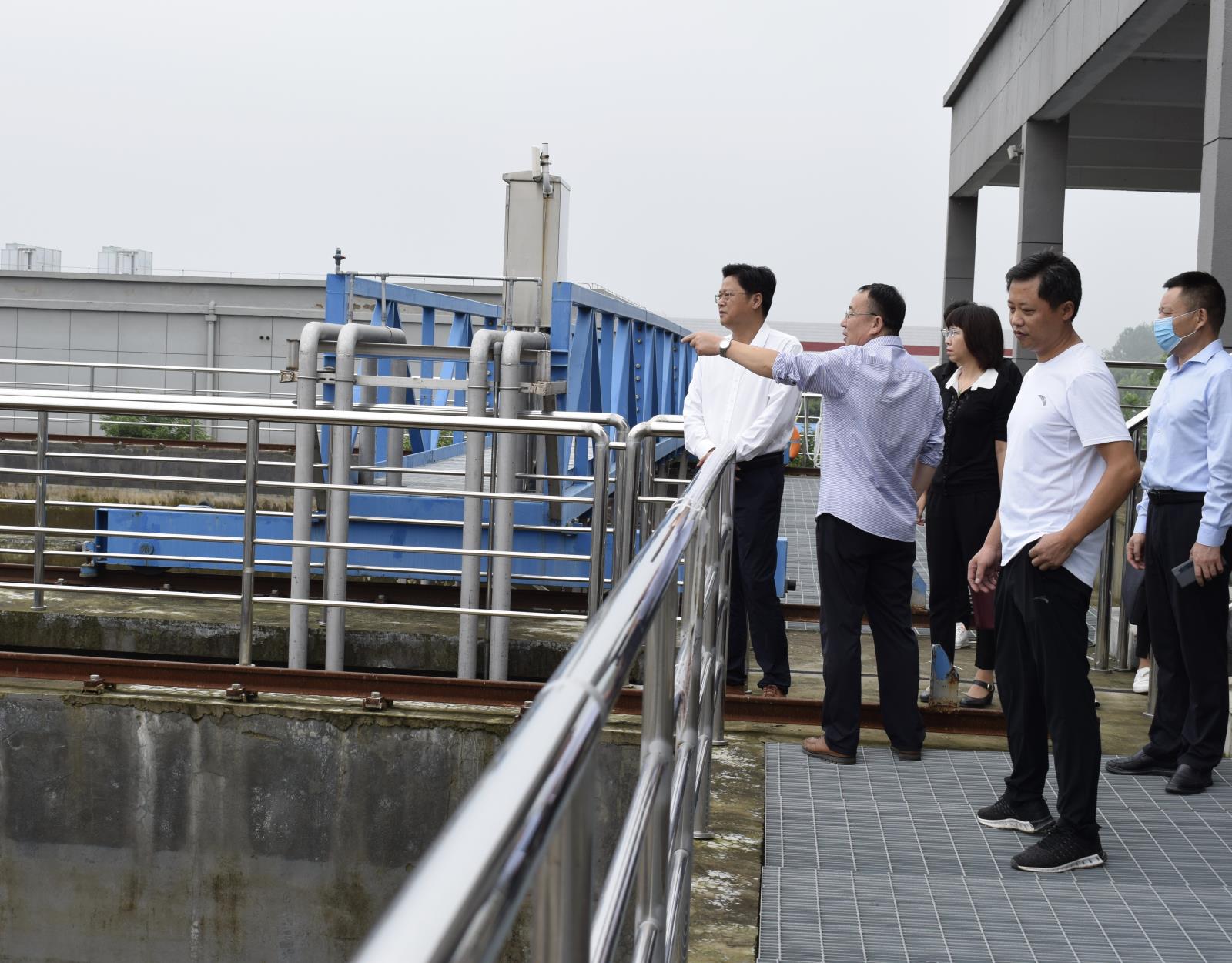 劉培建董事長(zhǎng)調(diào)研自來(lái)水公司8.30.jpg 劉培建董事長(zhǎng)調(diào)研自來(lái)水公司8.30.jpg