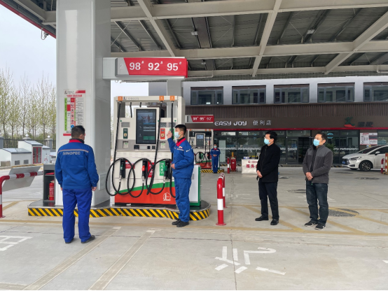 金頂山路加油站開展“規(guī)范加油服務六步法”培訓活動287.png 金頂山路加油站開展“規(guī)范加油服務六步法”培訓活動287.png