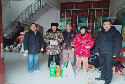 1.15市產(chǎn)投集團(tuán)赴邢寨慰問簡報(bào)(2)675.png 1.15市產(chǎn)投集團(tuán)赴邢寨慰問簡報(bào)(2)675.png