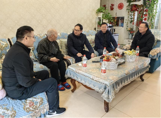 新春送溫暖 慰問(wèn)暖人心—產(chǎn)業(yè)集團(tuán)活動(dòng)新聞稿0205(1)(3)349.png 新春送溫暖 慰問(wèn)暖人心—產(chǎn)業(yè)集團(tuán)活動(dòng)新聞稿0205(1)(3)349.png