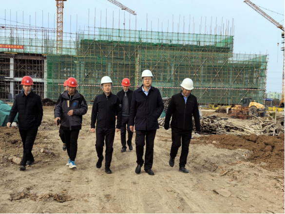 鉚足干勁開(kāi)新局 蓄力奮戰(zhàn)“開(kāi)門(mén)紅”產(chǎn)業(yè)集團(tuán)黨委書(shū)記、董事長(zhǎng)劉培建到中國(guó)藥谷“超級(jí)工廠”一期、二期項(xiàng)目調(diào)研指導(dǎo)工作210.png