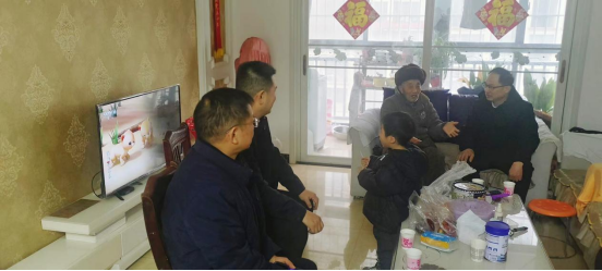 黨建引領聚合力 走訪慰問暖人心—產(chǎn)業(yè)集團開展春節(jié)走訪慰問老黨員活動823.png 黨建引領聚合力 走訪慰問暖人心—產(chǎn)業(yè)集團開展春節(jié)走訪慰問老黨員活動823.png